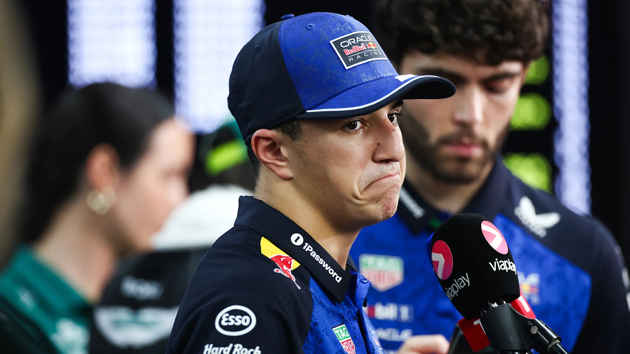 Isack Hadjar fails to set a lap in Singapore Qualifying after gearbox failure; starts from the back
