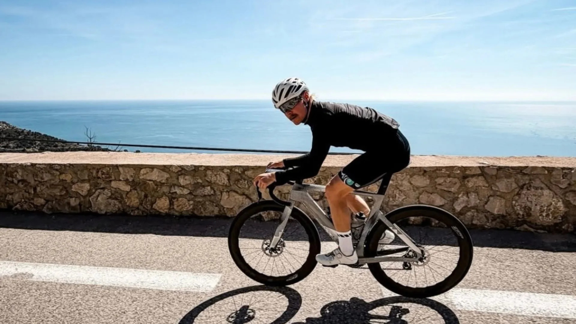 Valtteri Bottas rides 420km from Malaysia to Singapore ahead of the Singapore Grand Prix