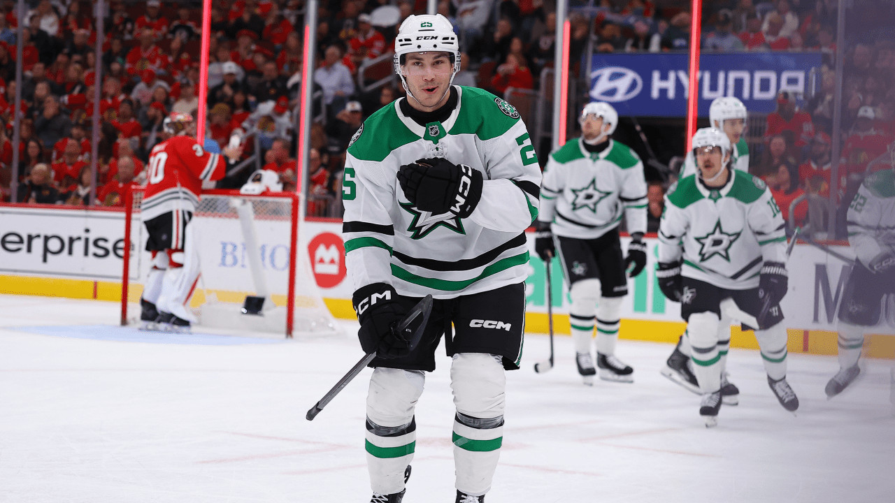 Hyry scores twice as Dallas Stars blank Chicago Blackhawks 4-0 at United Center