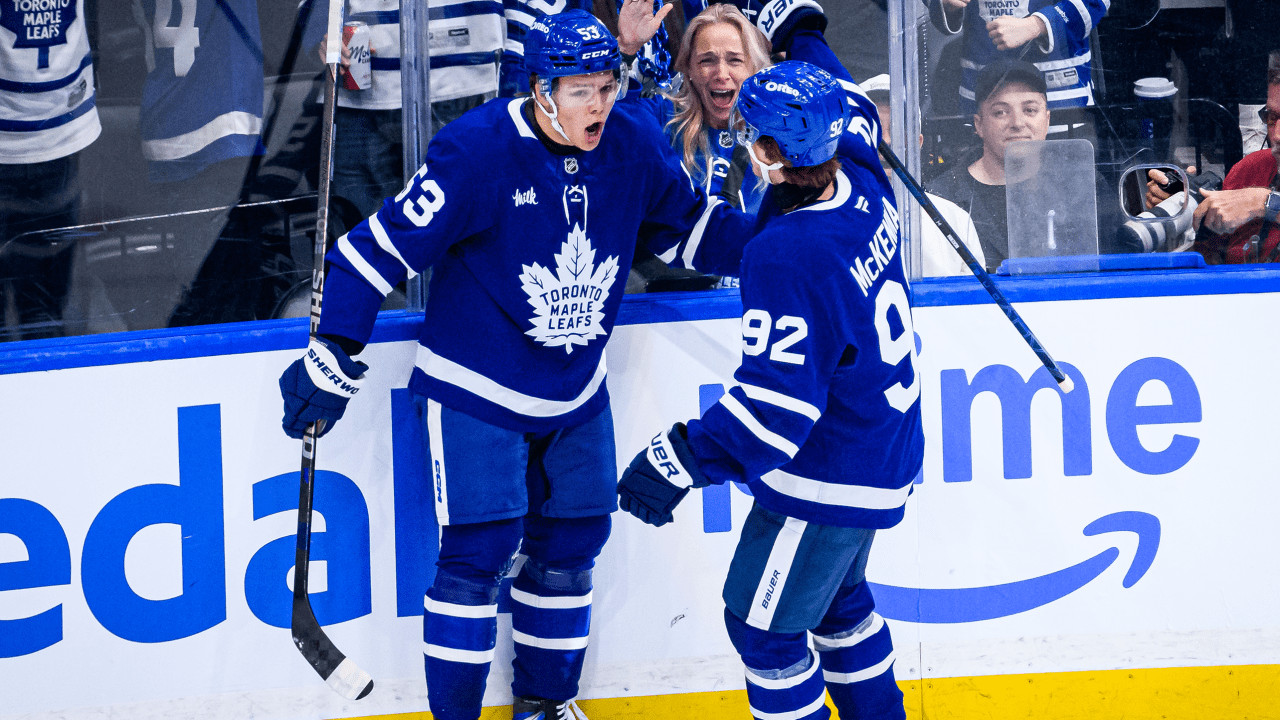 Maple Leafs earn first win under Jim Hiller, top Islanders 2-1 at Scotiabank Arena