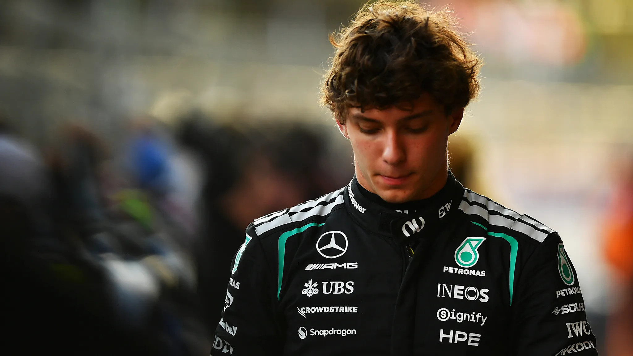 Kimi Antonelli rues “very unnecessary” crash during Azerbaijan Grand Prix qualifying as Mercedes teammate George Russell takes pole