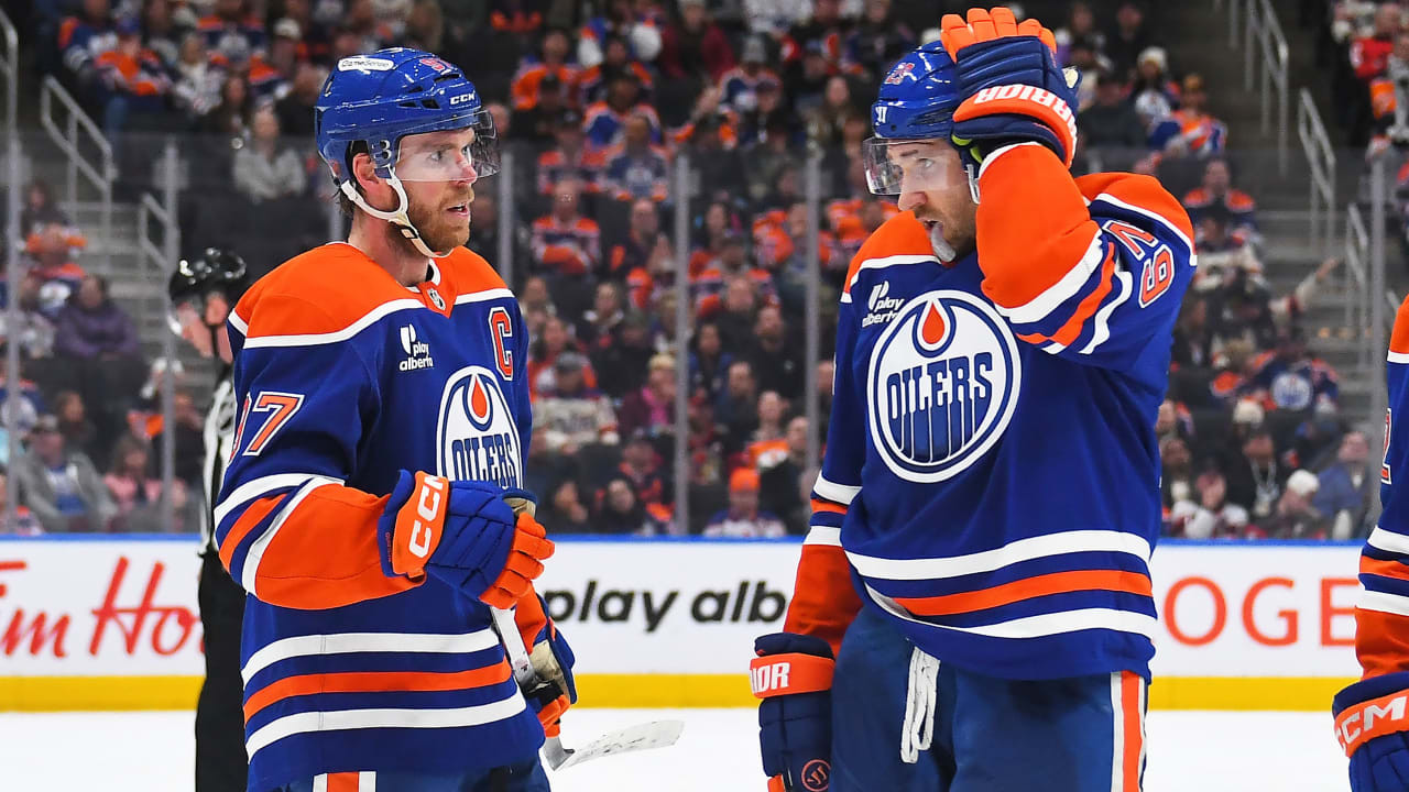 Mike Babcock says Connor McDavid and Leon Draisaitl will start Oilers season on same line vs. Canucks