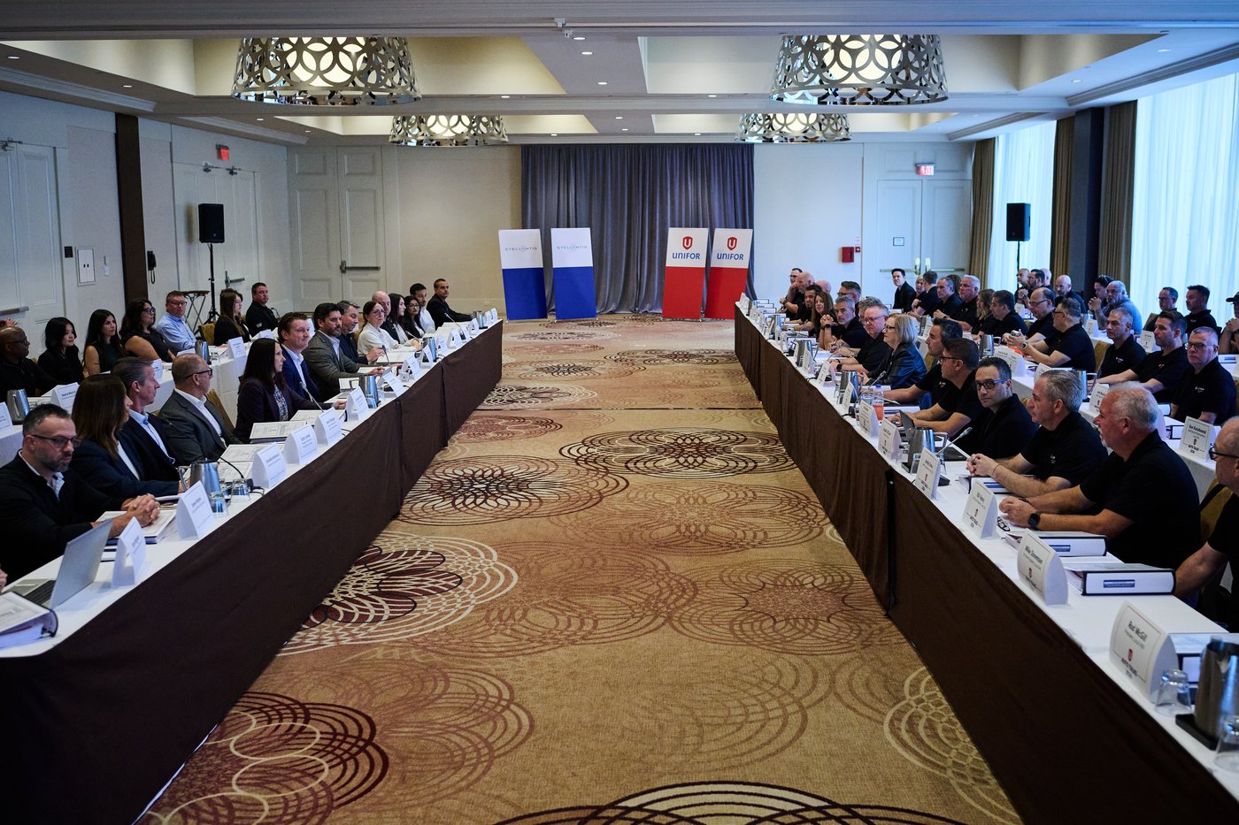 Stellantis workers start voting on strike mandate as Unifor–company talks remain stalled