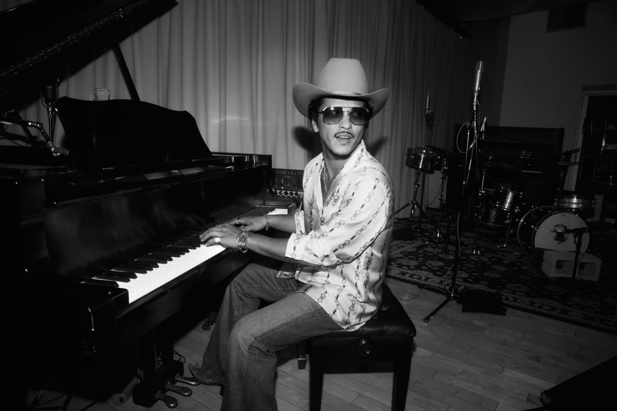 Bruno Mars pop-up store opens in downtown Vancouver ahead of BC Place shows