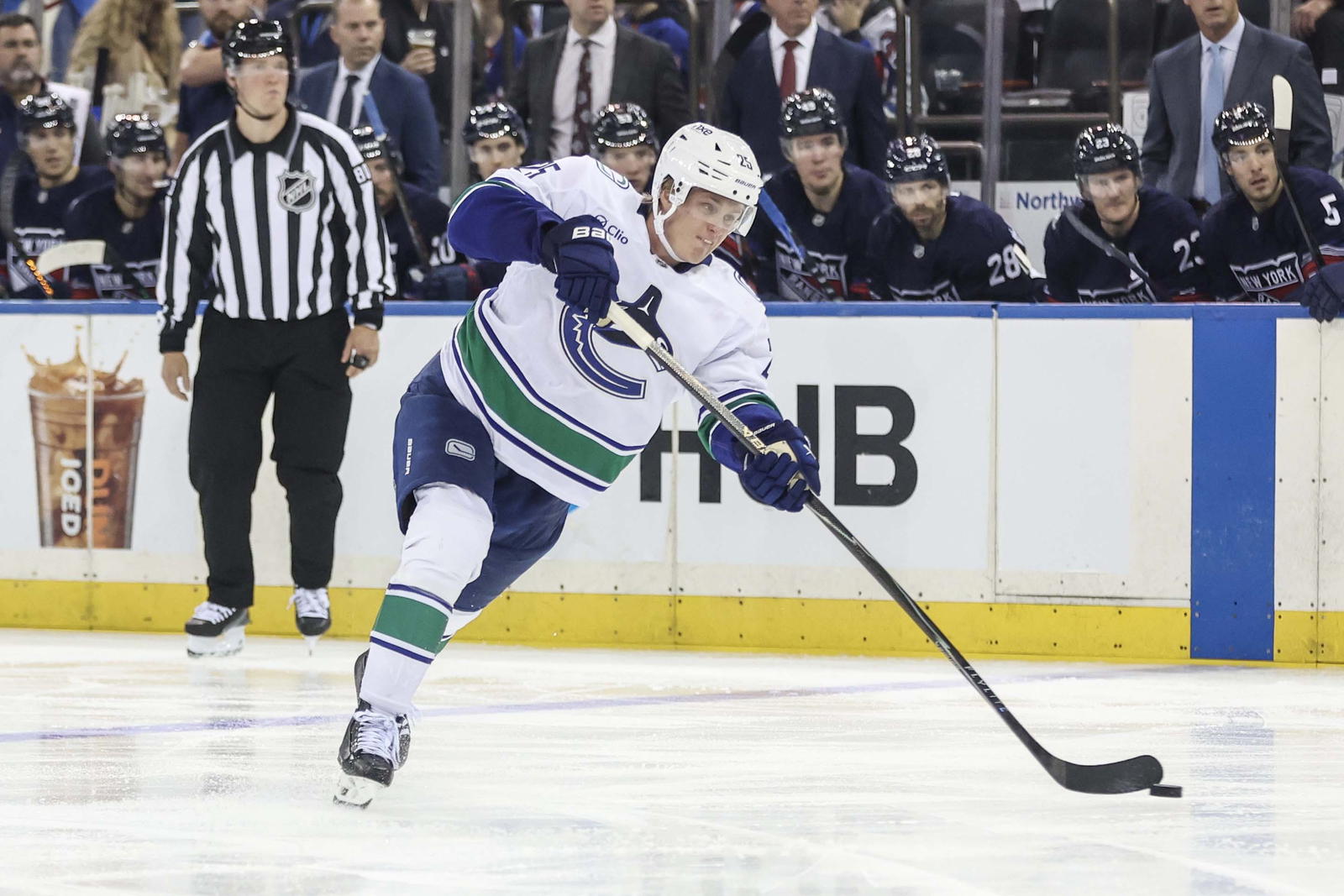 Elias Pettersson, Jonathan Lekkerimäki and Linus Karlsson stand out in Canucks’ 6-2 loss to Rangers