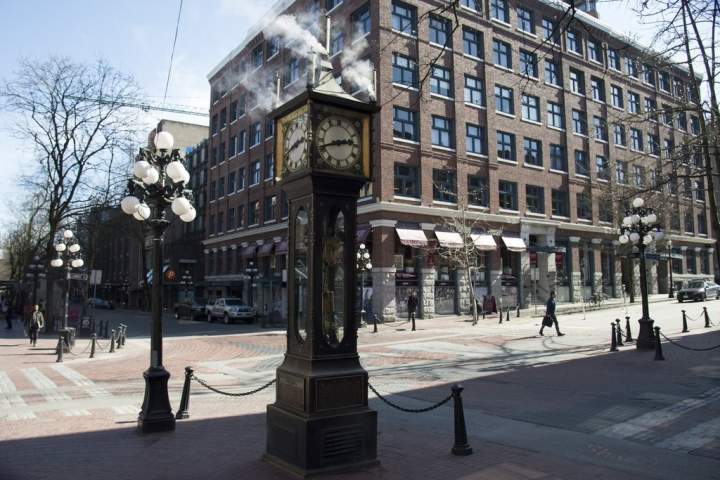 Researchers warn of health and schooling risks as Western Canada clocks stay on permanent daylight time