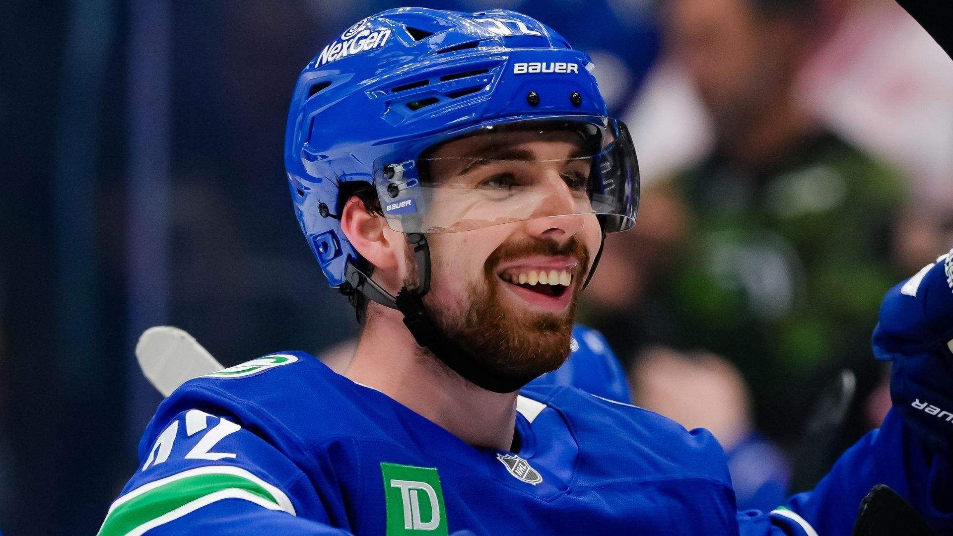 Filip Chytil leaves Canucks-Oilers game after shoulder-first crash into boards