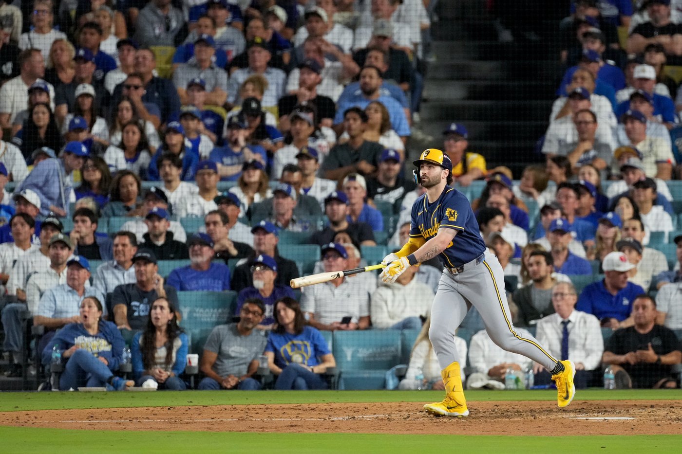 Brewers sweep Dodgers in NLCS Game 4 to reach World Series for first time since 1982