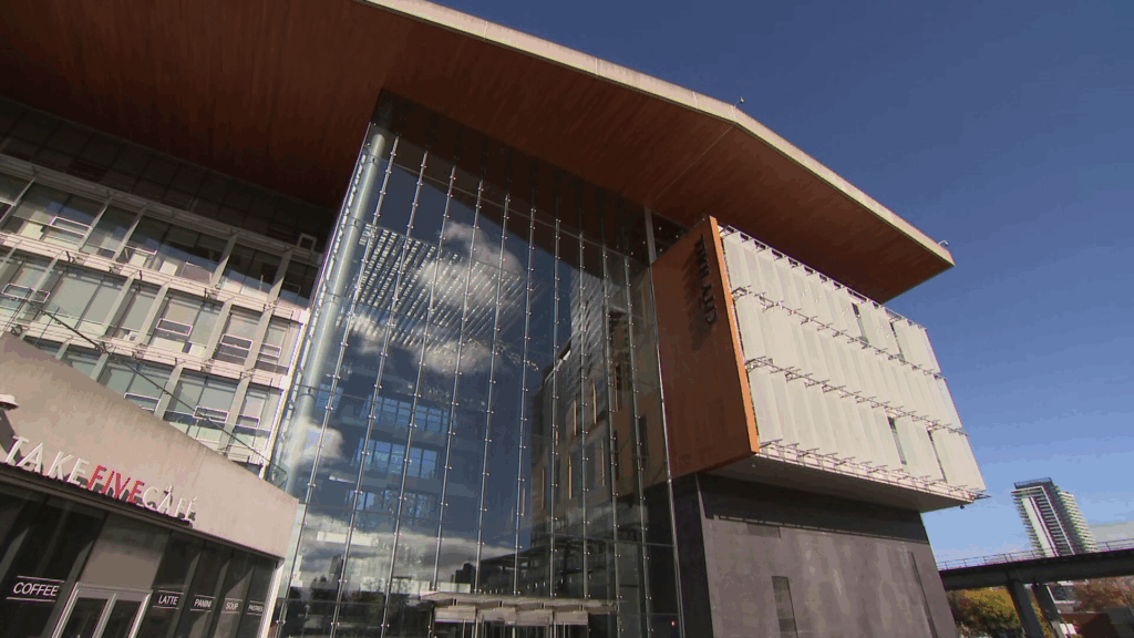 Poll shows Surrey Mayor Brenda Locke leading in mayoral race heading into Saturday’s vote