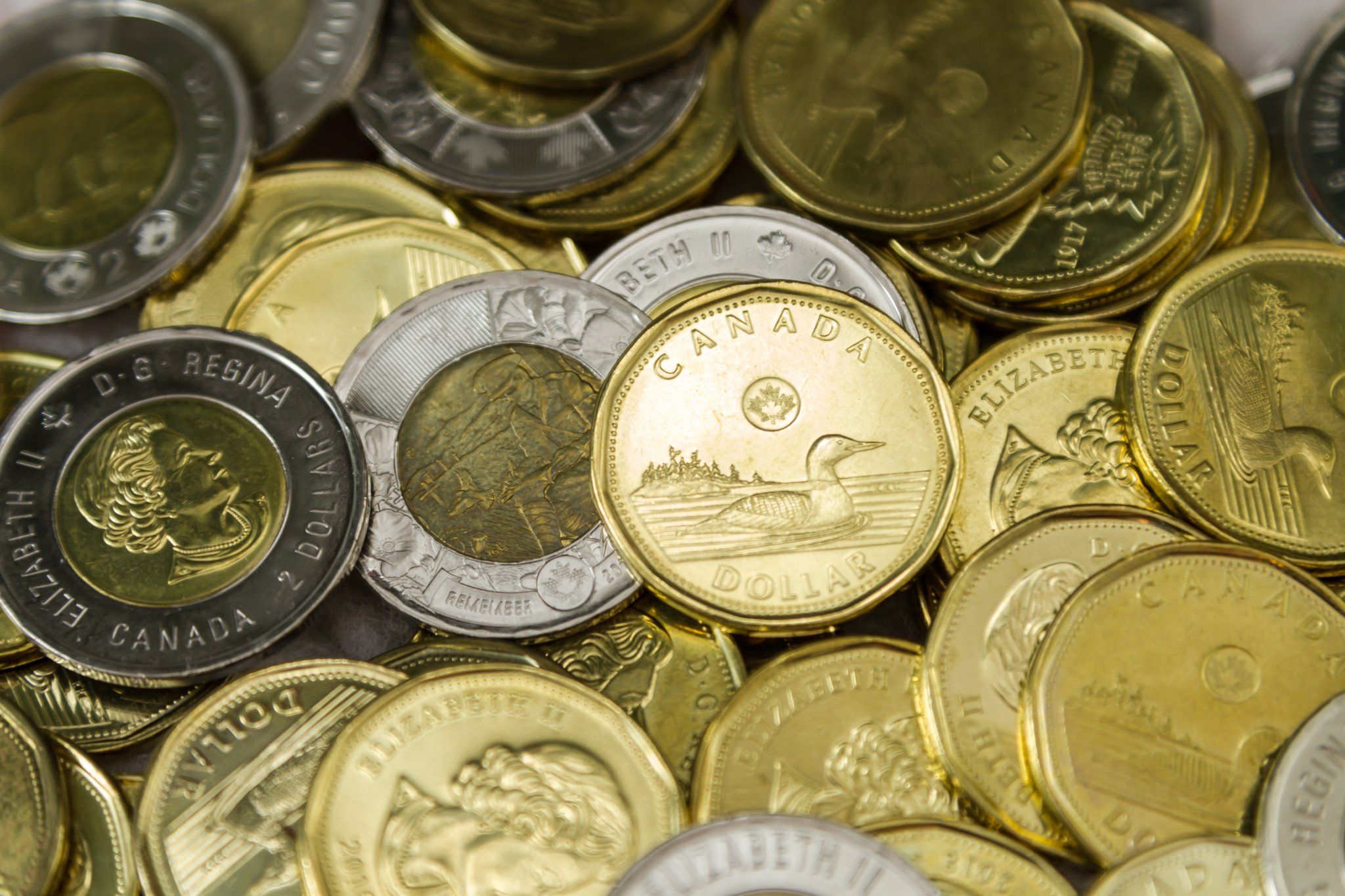 Viral X dispute prompts Canadians to defend terms “loonies” and “toonies” for coins