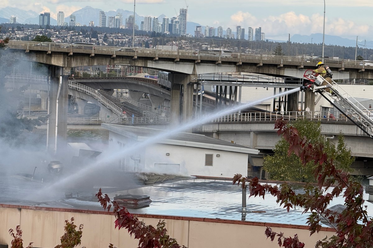 Firefighters respond to commercial building blaze in Richmond’s Bridgeport area