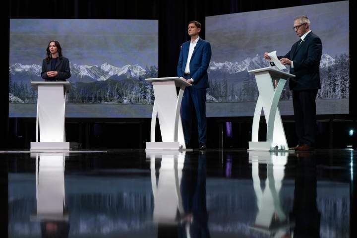 B.C. municipal election results prompt debate on whether civic change could shape provincial vote