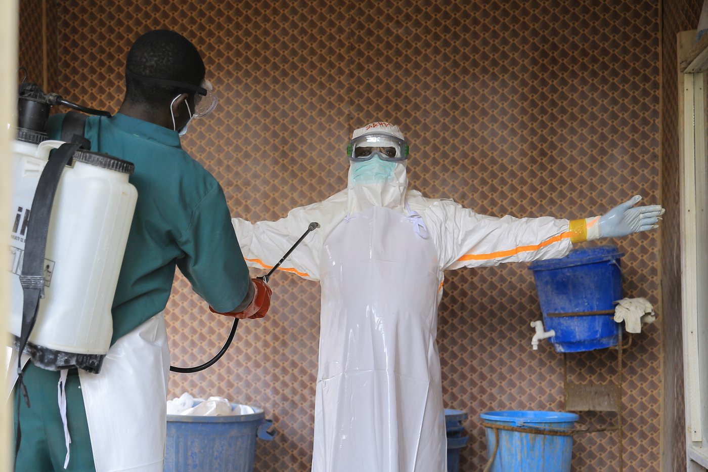 Canada extends Ebola-linked travel and immigration restrictions for 60 days, to Nov. 27