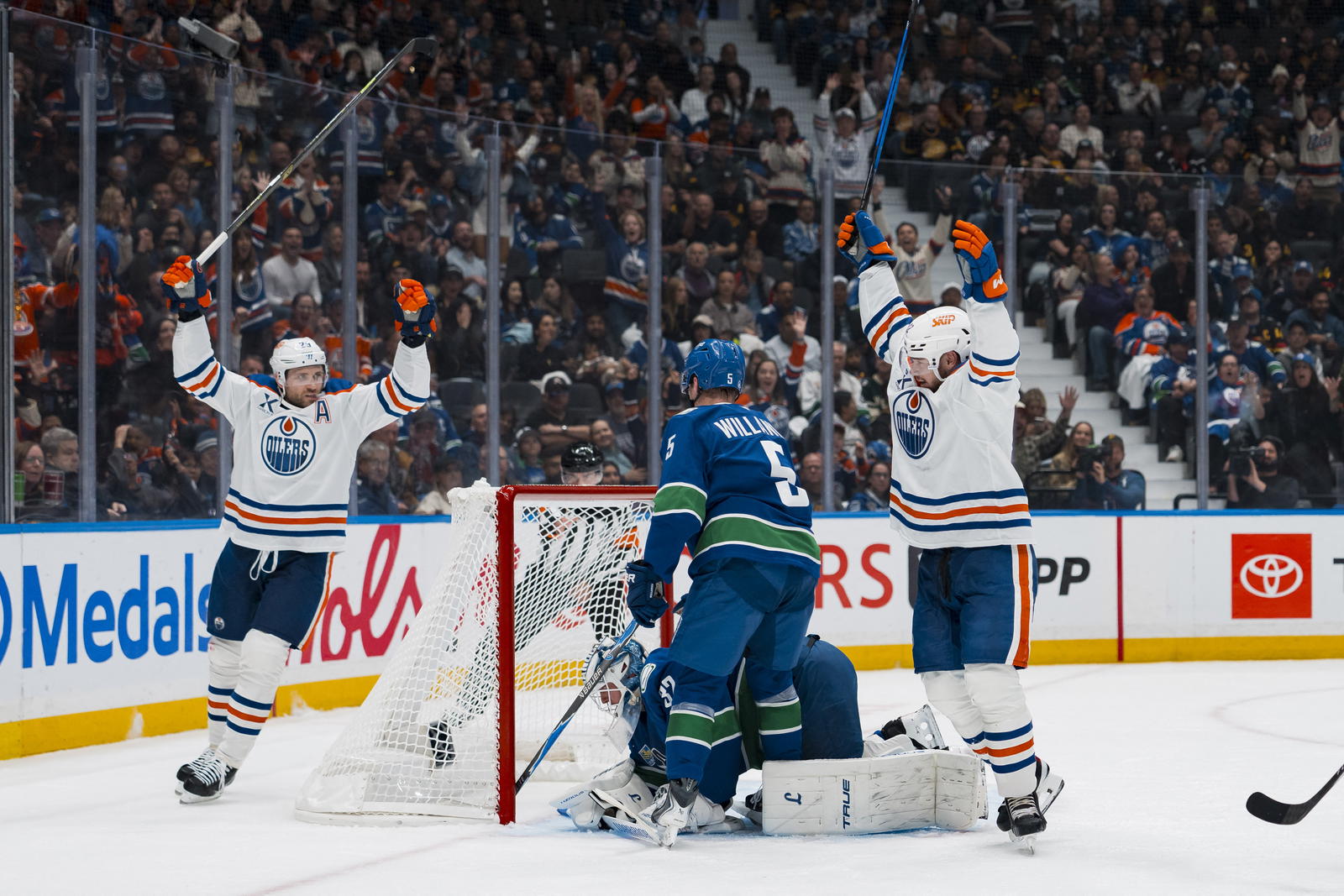 Canucks’ 3–2 OT loss to Panthers leaves Vancouver alone atop NHL in hat-tricks allowed