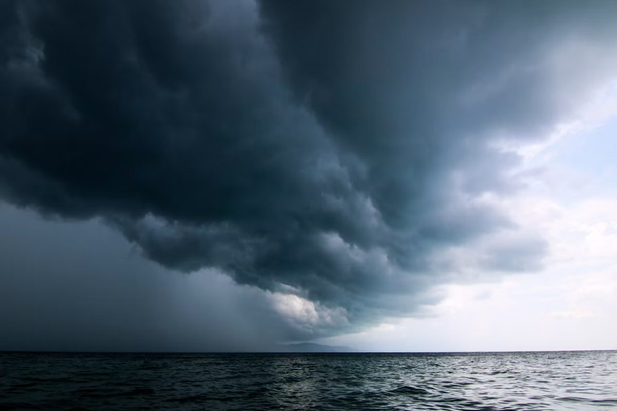 Hurricane Simon forecast to hit Mexico’s central-west coast Oct. 10, with winds near 155 km/h