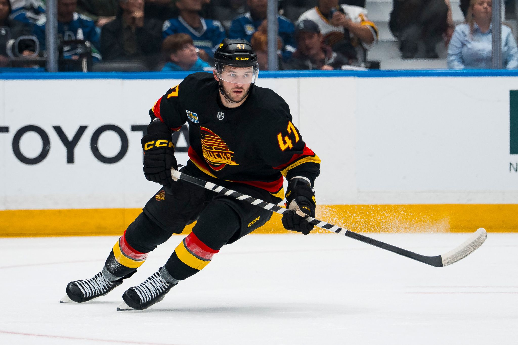 Paul Cotter scores on the power play as Canucks’ bid falls short against Golden Knights