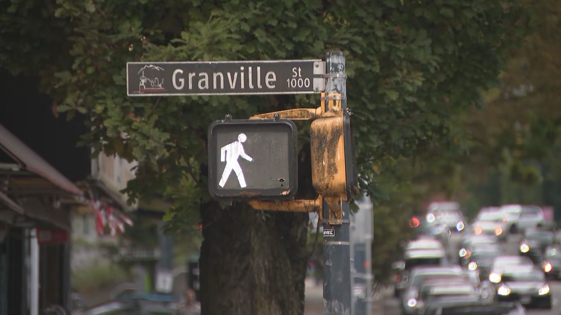 VPD asks for witnesses after stabbing during downtown Vancouver robbery near Granville and Nelson