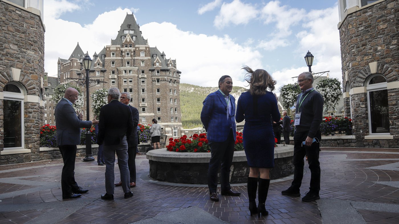 Global Business Forum opens in Banff under theme “thriving in chaos” amid security, AI talks