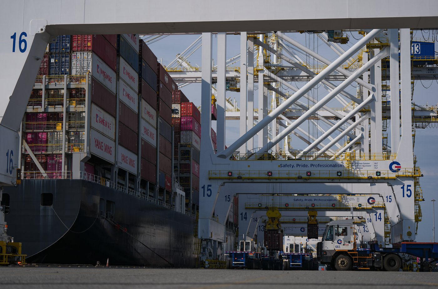 Grain and crude oil exports drive record volumes at Port of Vancouver in first half of 2026
