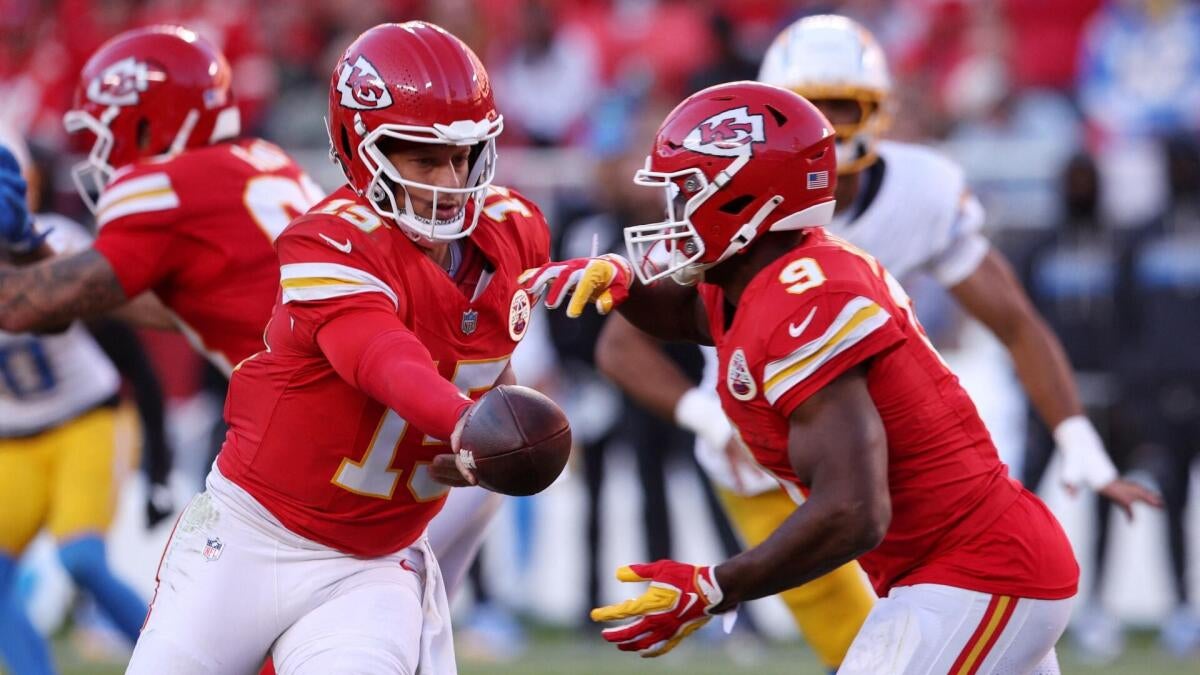 Chiefs visit Seahawks for Sunday Night Football with Kansas City unbeaten and Seattle coming off a loss