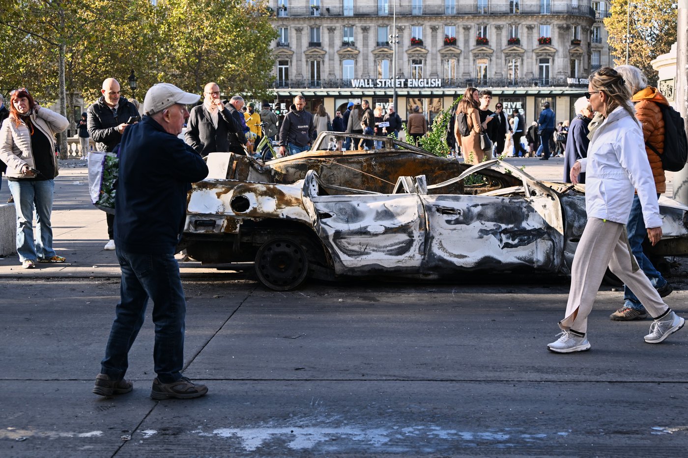Paris police say 855 arrests after violent clashes and looting during protests