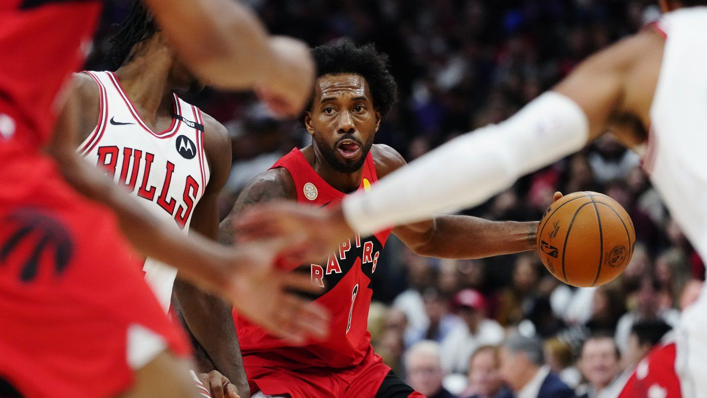 Kawhi Leonard returns as Raptors blow out Bulls 135-92 in Toronto home opener