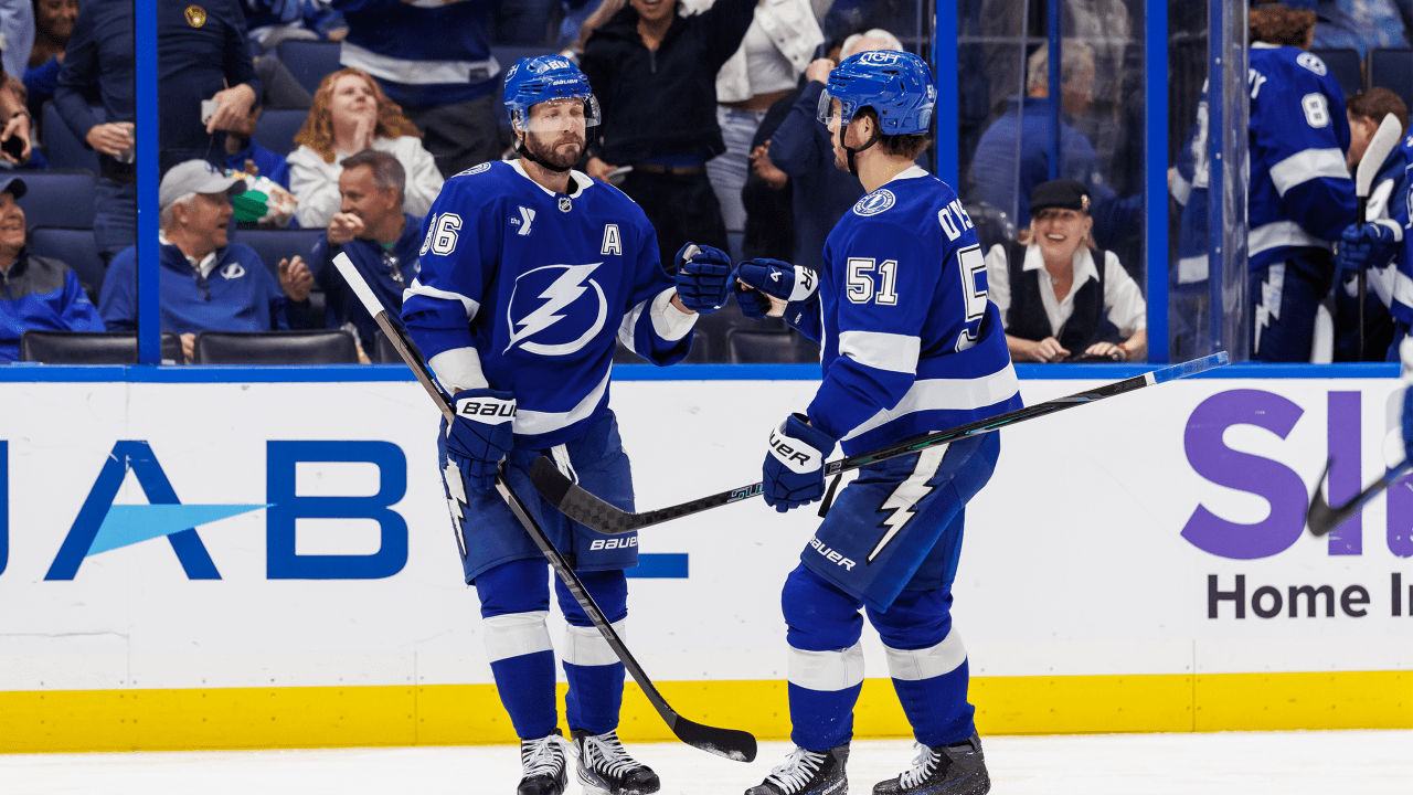 Kucherov’s two goals lift Lightning to 4-2 comeback win over Canucks