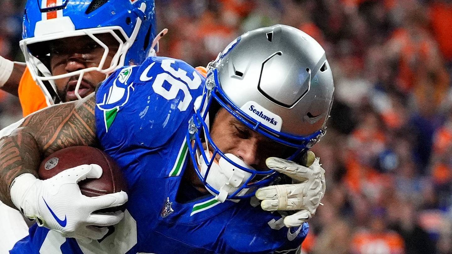 Seahawks–Chiefs Week 7: Three staff members predict scorelines for Sunday Night Football at Lumen Field
