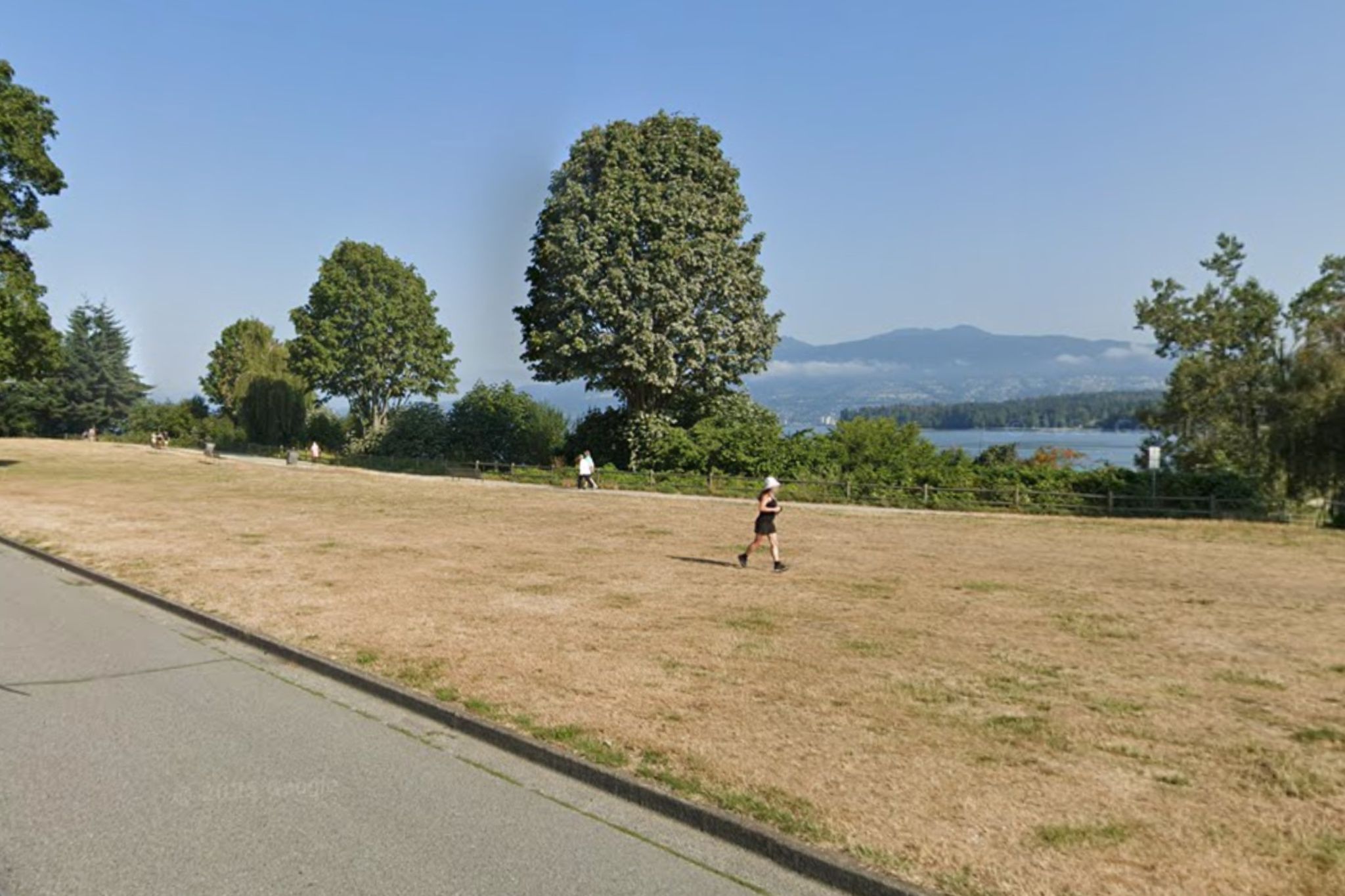 Man arrested after bear spray theft and assaults in Vancouver’s Kits Point neighbourhood