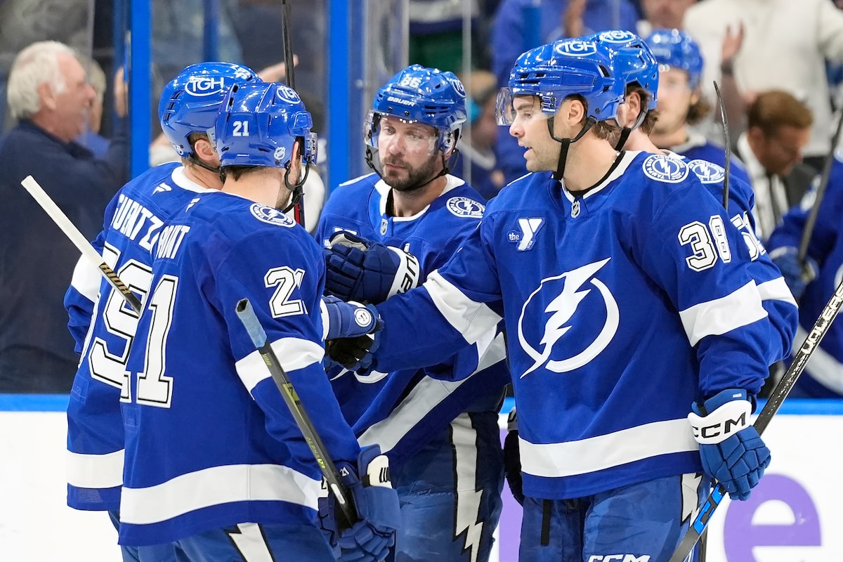 Lightning storm back from two-goal deficit to beat Canucks 4-2