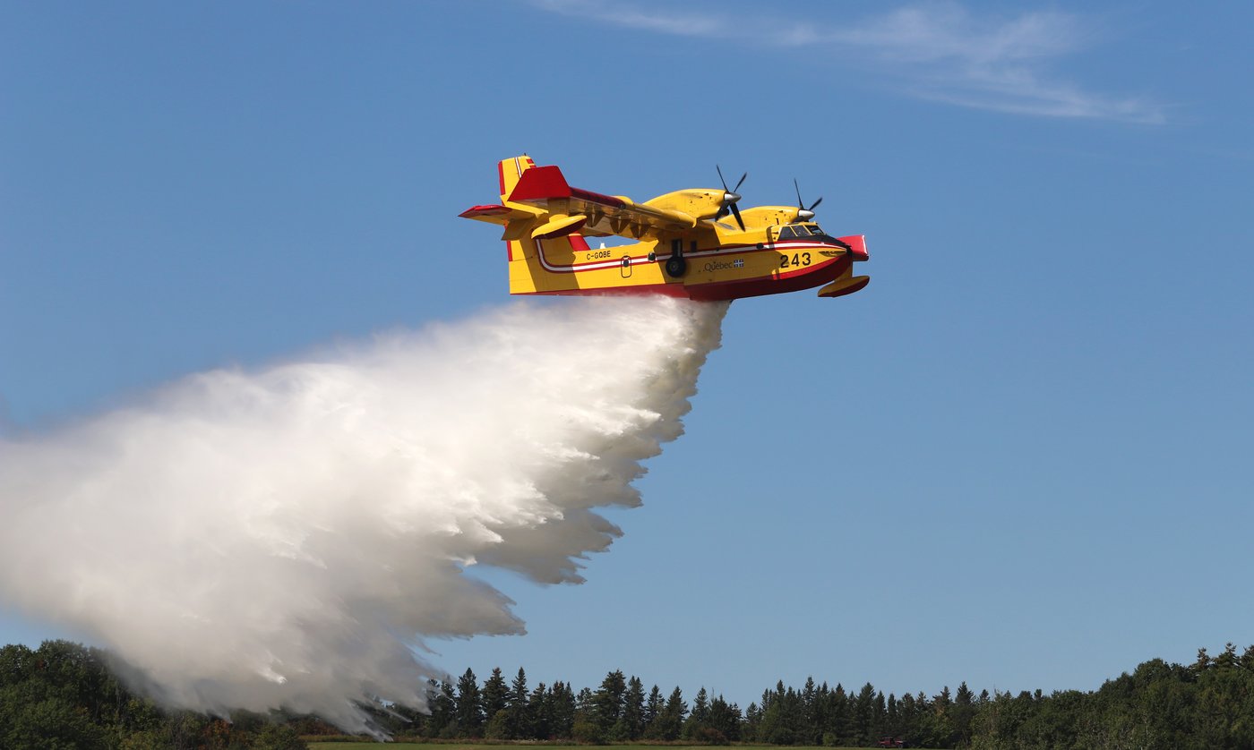 De Havilland urges Canada to build a national water bomber fleet as production struggles to keep up