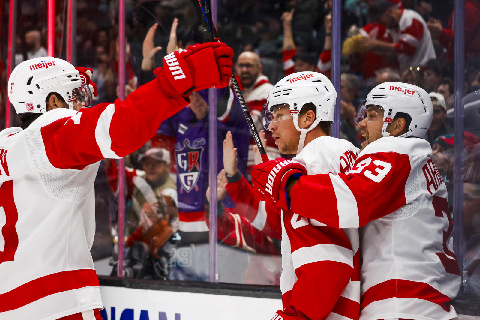 Red Wings continue Western road trip, head to Vancouver to face the Canucks Thursday