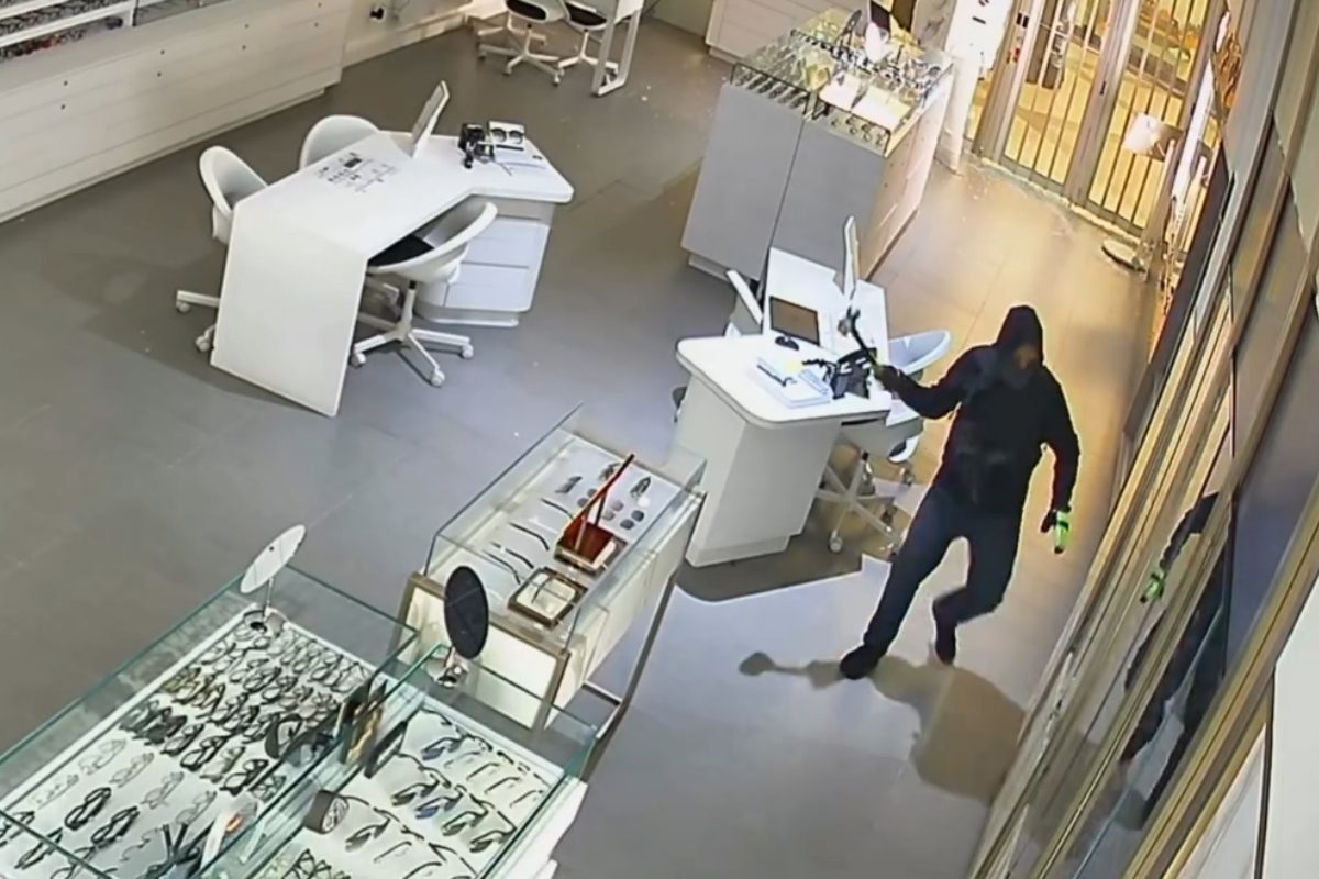Metrotown Eyewear broken into overnight; owner says $50,000+ in products stolen