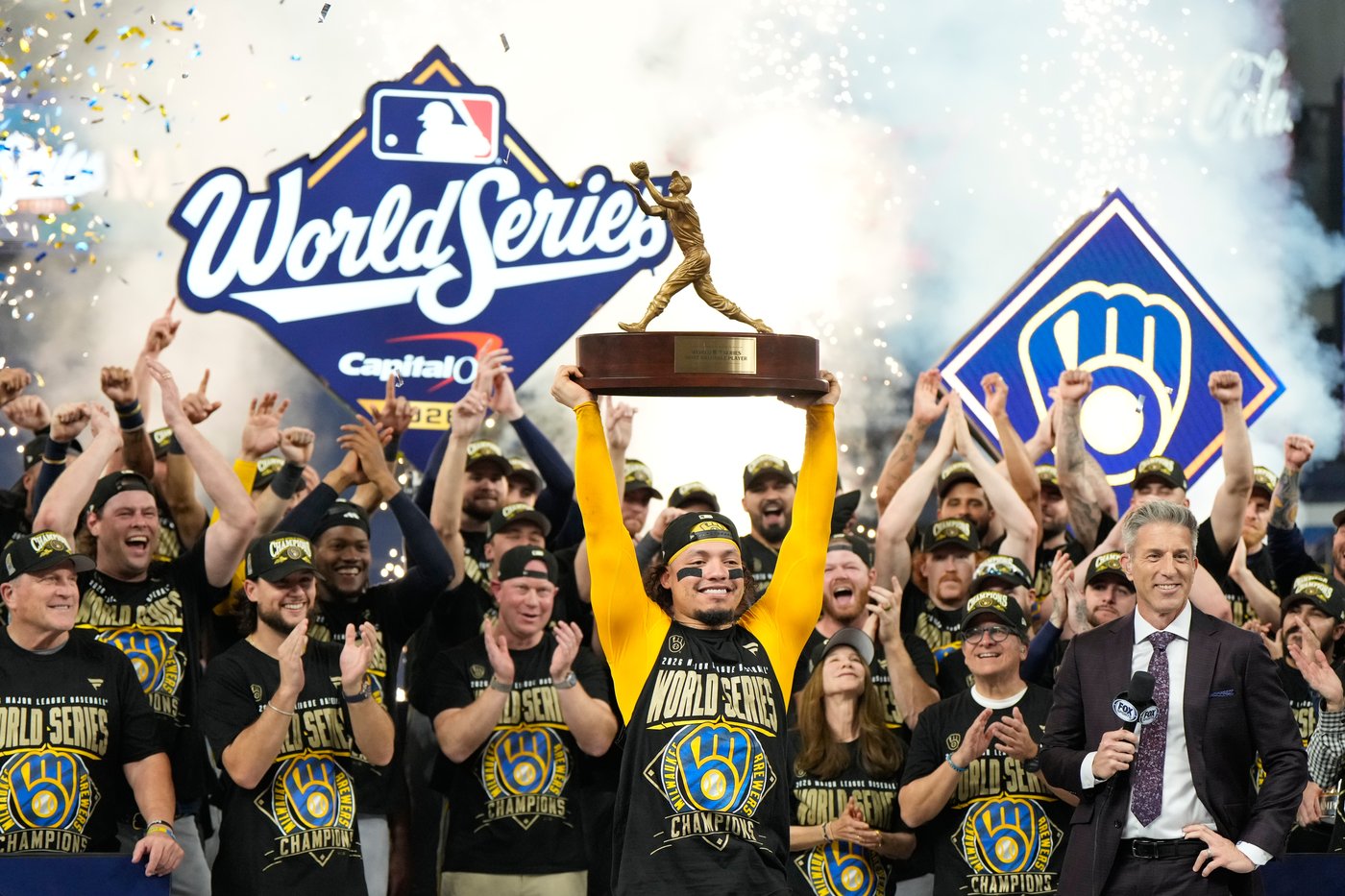 Milwaukee schools close for Brewers World Series parade Friday