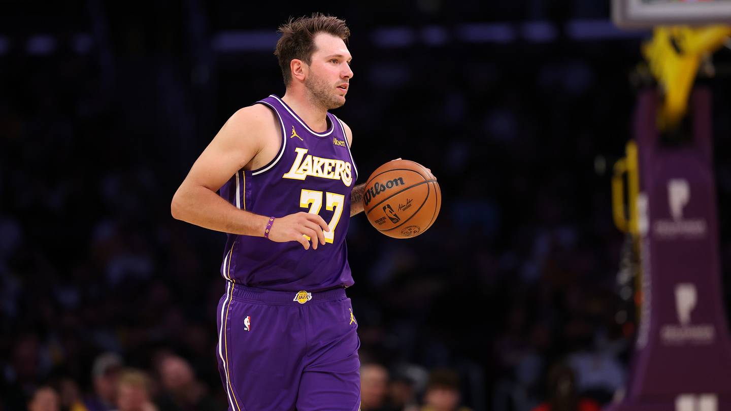 Trail Blazers visit Lakers on Oct. 27 with spread set at Lakers -2.5 and total 235.5