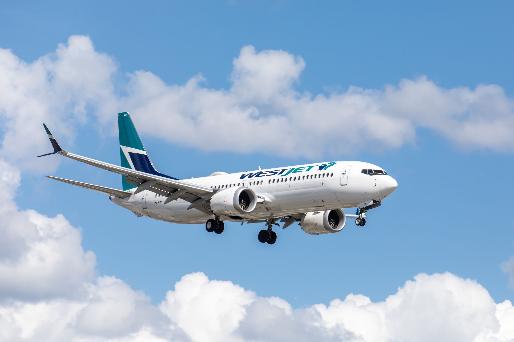 WestJet begins retiring its remaining 737-700s after FTAI Aviation deal