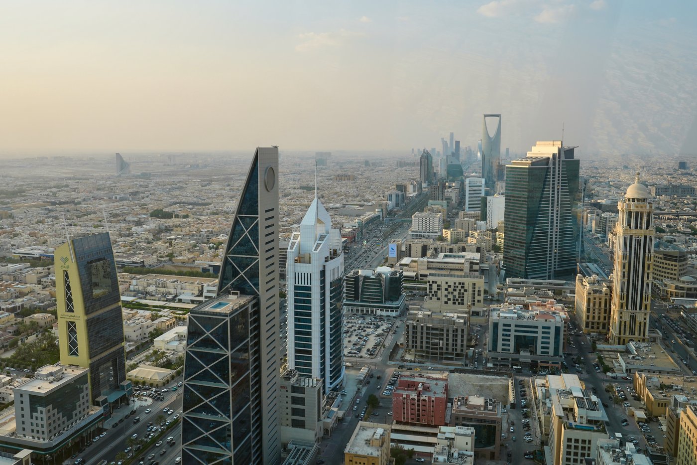 U.S. orders some diplomats to leave Saudi Arabia as travel warning cites potential escalation