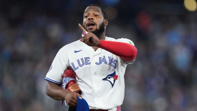 Vladimir Guerrero Jr. apologizes after comments about his contract ahead of Blue Jays’ season-ending series