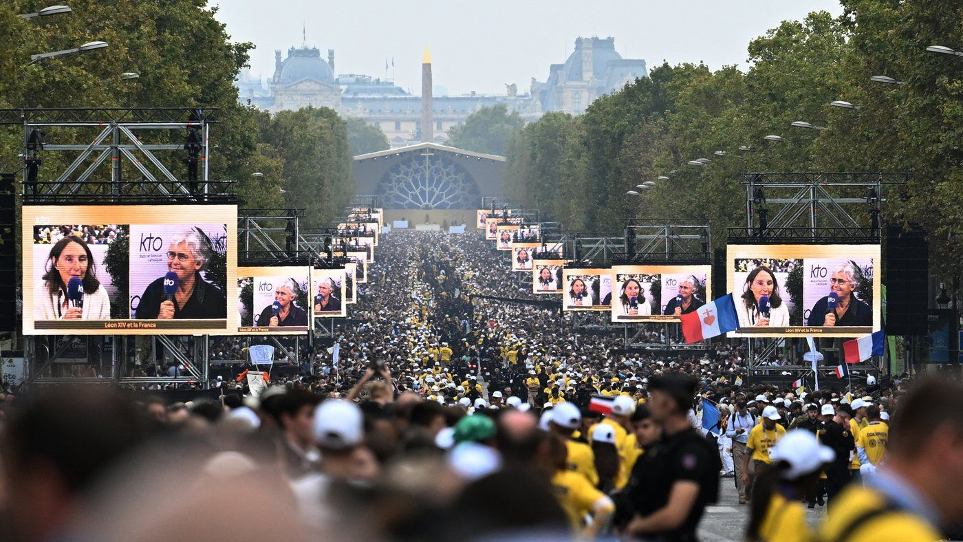 Pope Leo draws hundreds of thousands to open-air Mass on Paris’ Place de la Concorde