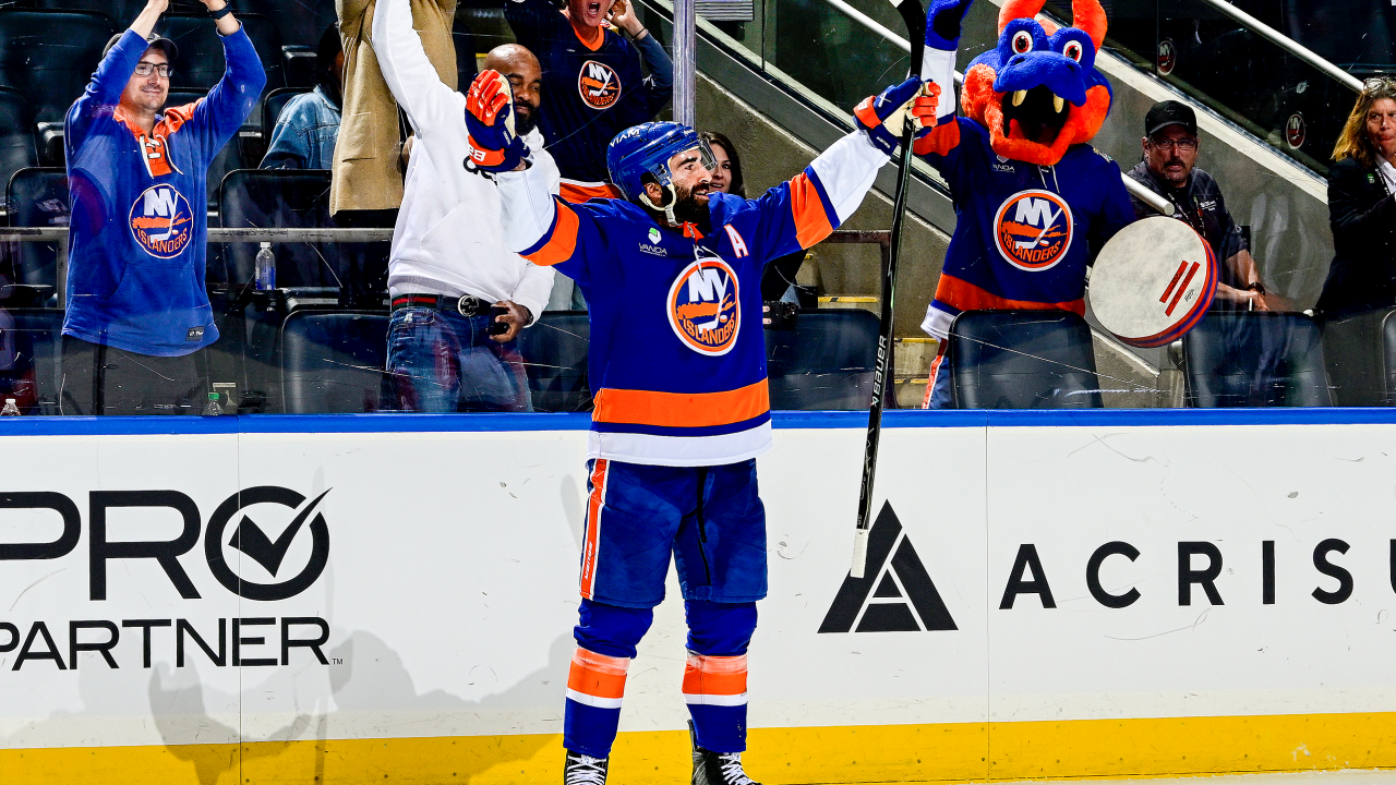 Palmieri nets two goals as Islanders beat Canucks 3–2 at UBS Arena