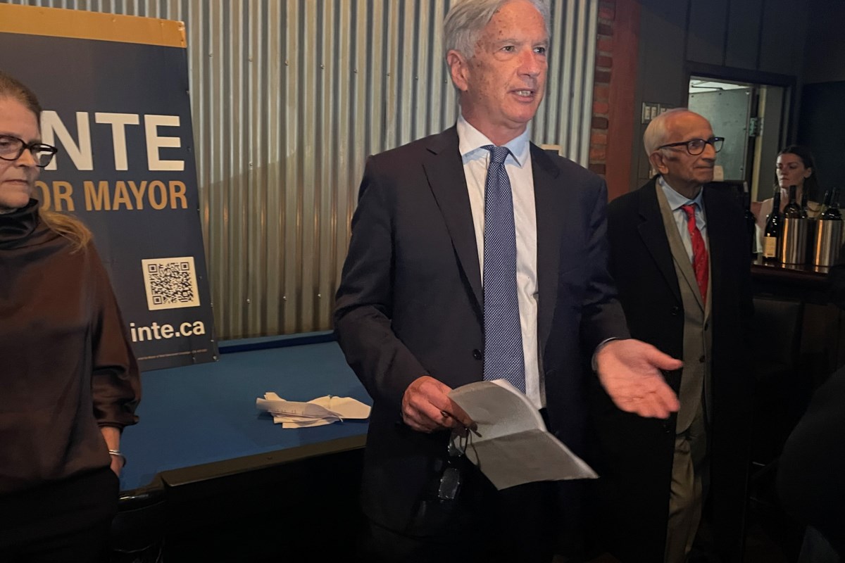 Kirk LaPointe elected mayor of West Vancouver, defeating incumbent Mark Sager in municipal election