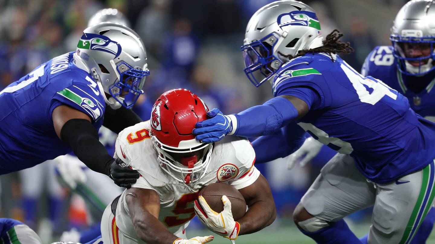 Chiefs fall 20-3 in Seattle as first loss of season highlights gaps on both sides of the ball
