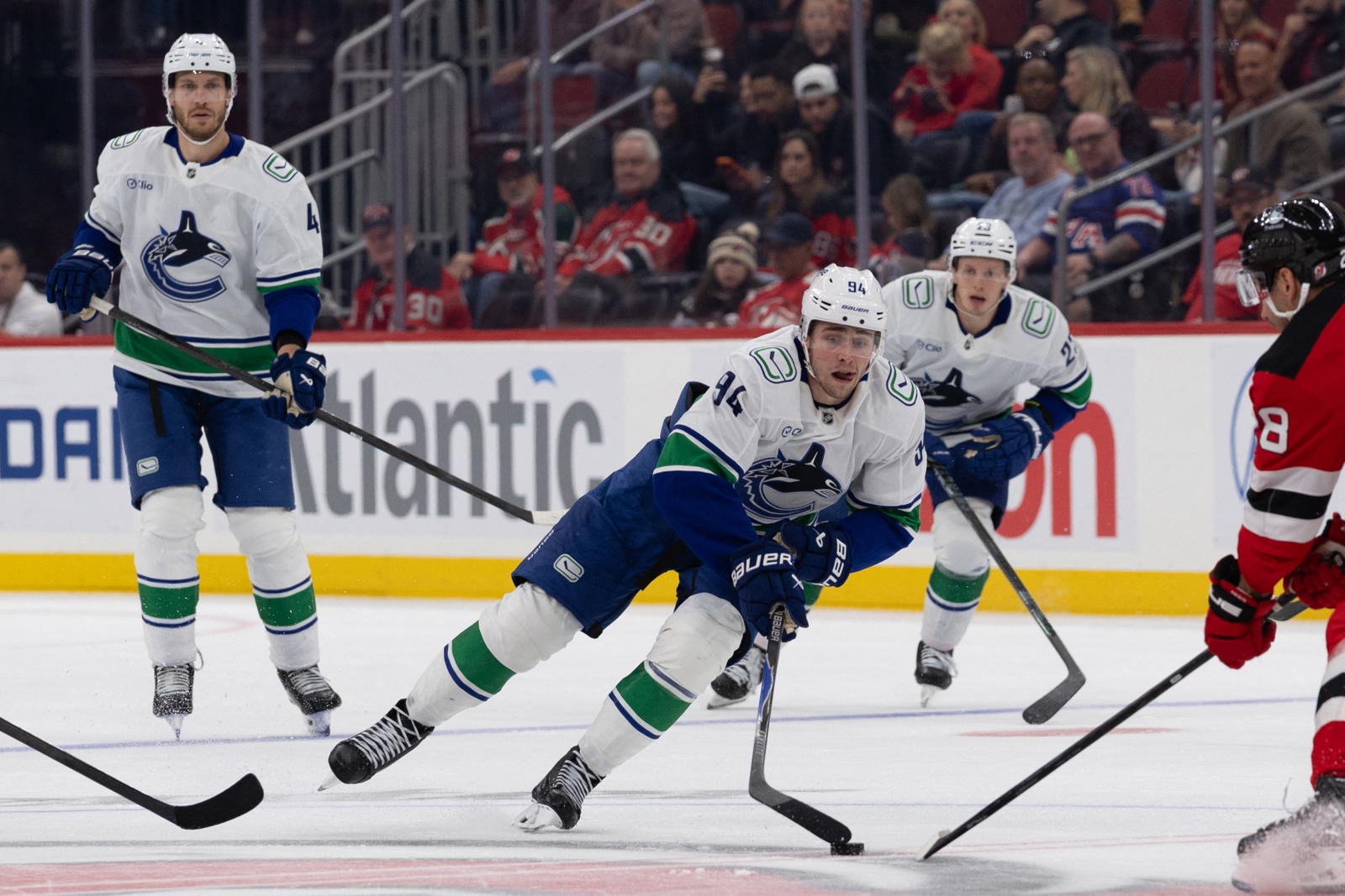 Canucks’ DeBrusk, Meriläinen and Karlsson stand out in 4–1 loss to Devils
