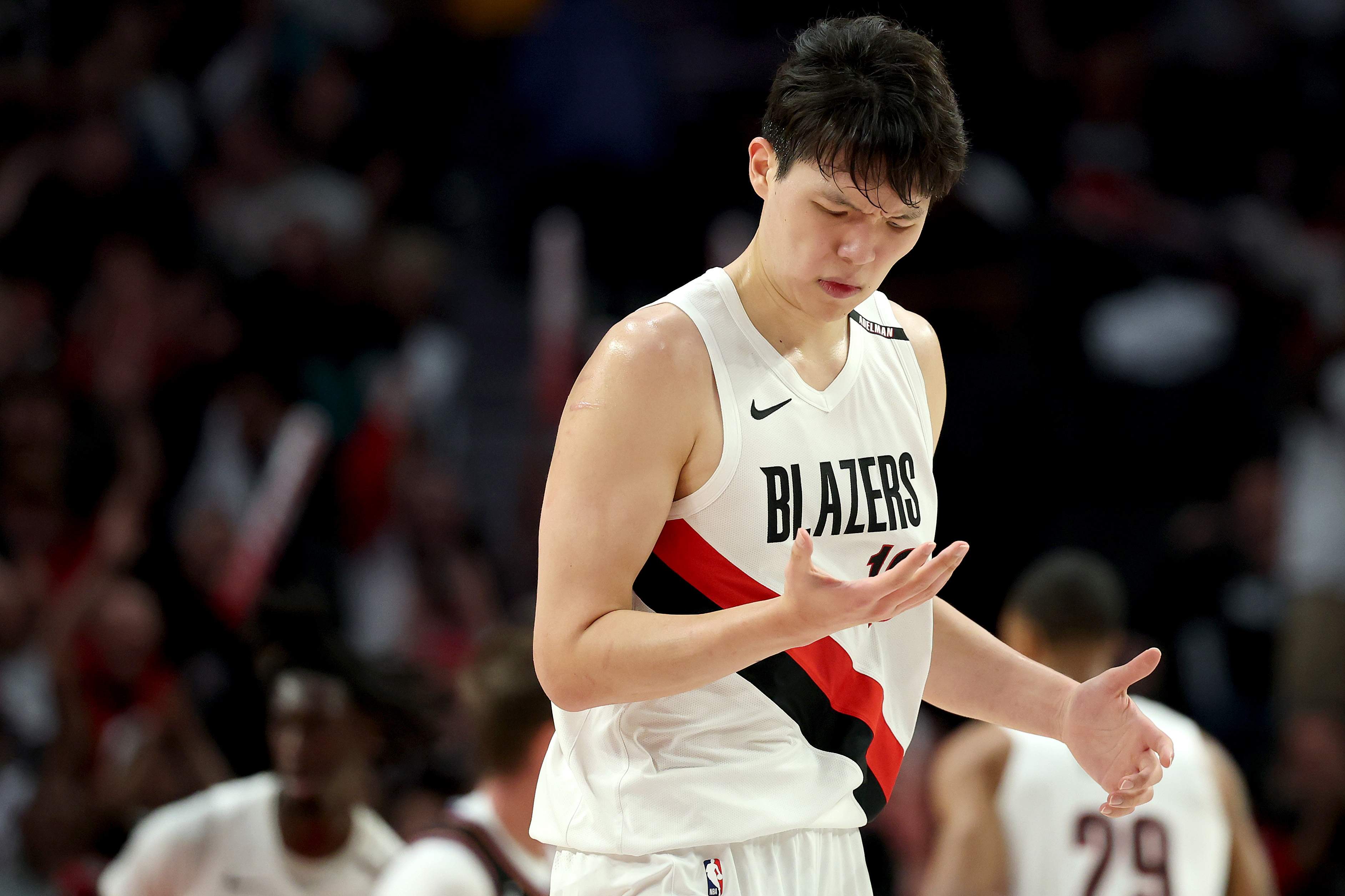Yang Hansen sees limited early minutes as Portland plays Suns, Kings and Lakers