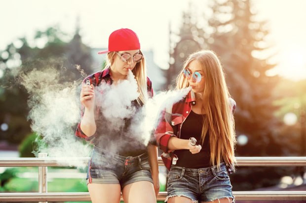 Poll finds 61% of Canadians say Canada should consider U.K. ‘generational smoking ban’