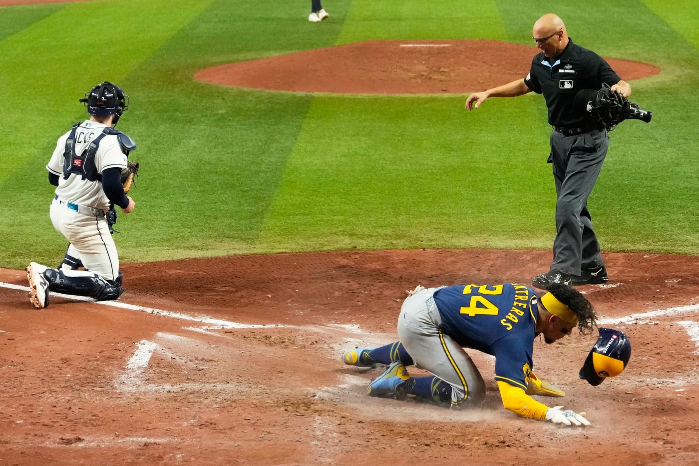 Brewers beat Rays 4-1 in Game 5 to win first World Series title in franchise history