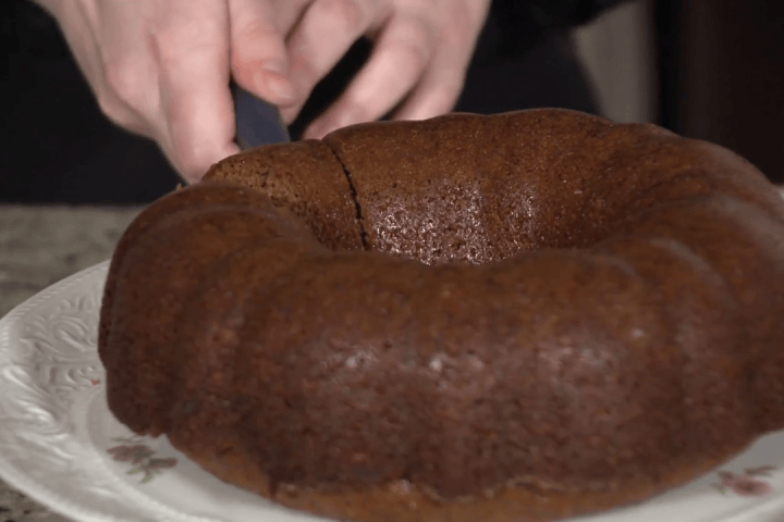 Spice Bundt cake recipe: honey, milk and warm spices baked at 350°F