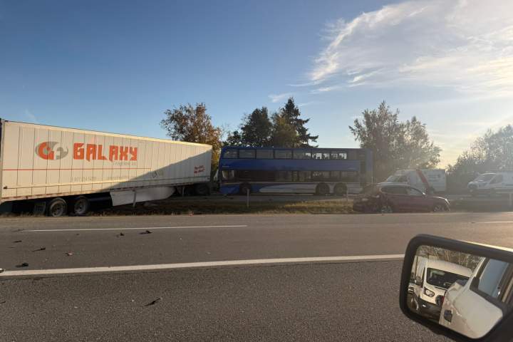 Multi-vehicle crash with double-decker bus closes Highway 99 in Delta near Highway 91