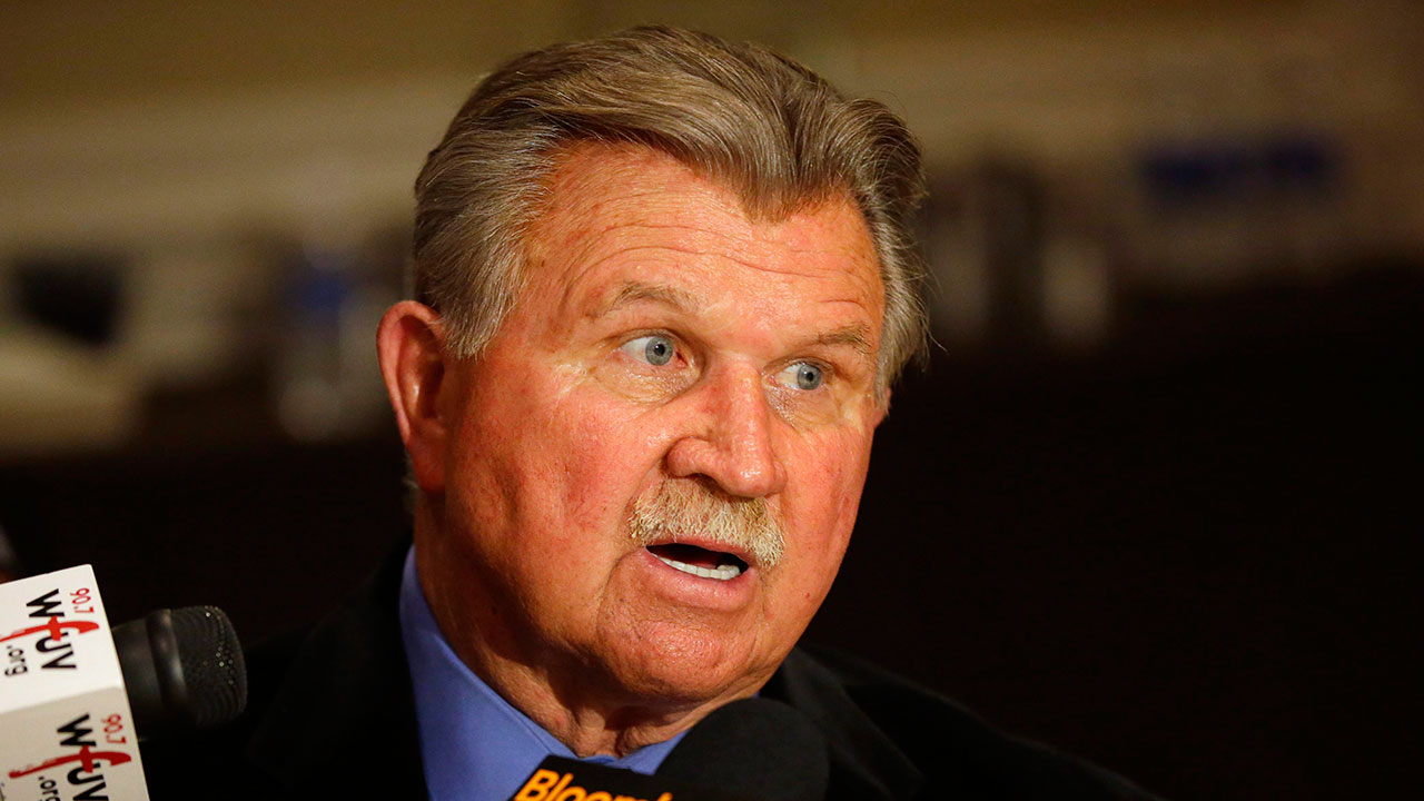 Mike Ditka, Hall of Fame tight end and Bears coach, dies at 86