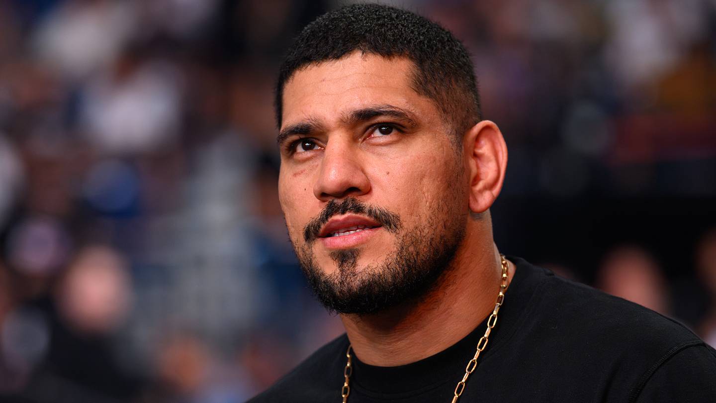 Alex Pereira says he could return to light heavyweight after facing Sergei Pavlovich at UFC 335